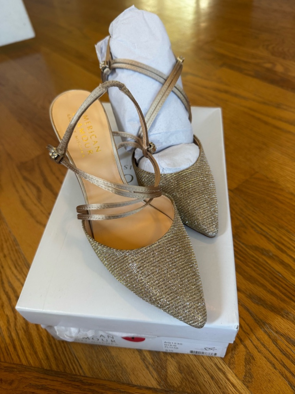 american glamour badgley mischka Dixie Shimmer Gold Woman 2 Inch Heels Size 5.5